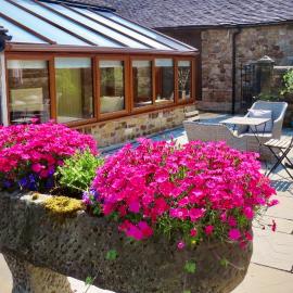 Cosy Cottage for Two in the Peak District with Parking, hotel in Onecote