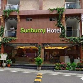 Sunburry Hotel Tapovan Rishikesh、Narendranagarのホテル