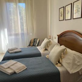 Family rooms - villa La Pineta, хотел в Синалунга