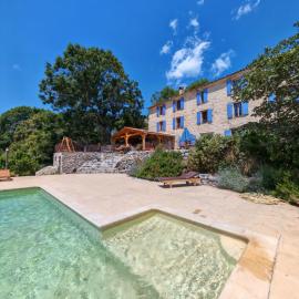 Les Sources chambres dhotes, hotel i Bargème