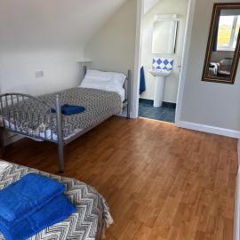 Sailing's Island Rooms, hotell i Inisheer