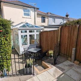 Lemon Cottage near beach and buses, hotel a Ryde