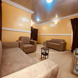 Executive 2BR at Redemption Camp, khách sạn ở Loburo