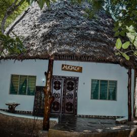 one bedroom cottage 10min walk to the beach, Hotel in Diani Beach