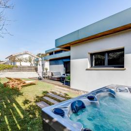 Villa contemporaine avec spa, océan & forêt à pied, hotel en Labenne