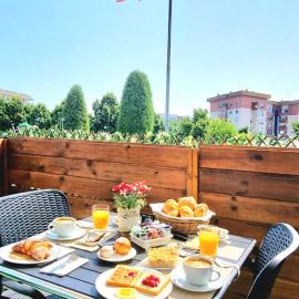 Italo House, hotel sa Opera