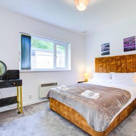Comfy Bungalow Virginia Water - Near Golf Club, hotel in Wentworth