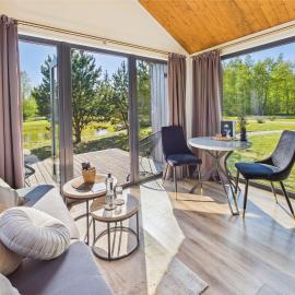 Atpūtas komplekss Pazust Priedēs - SUNSET house, hotel v destinácii Bernāti