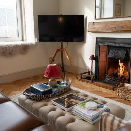 The Wee Alba - Luxury Central Pitlochry 2-Bed Flat with Cosy Fire