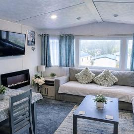 Family base with on site pool near Hastings beach