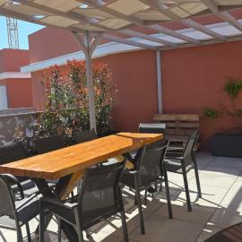 Superbe T3 neuf meublé 65m2 en roof top Fréjus avec espace terrasse de 45 m2 pergola BBQ
