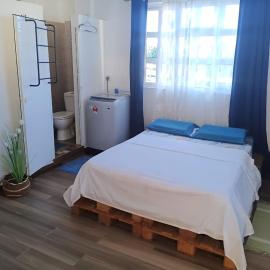 Chambre nº2 agréable, lumineuse et moderne, hotel in Souillac