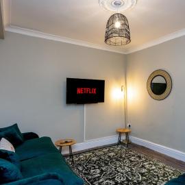 Mountain Ash Road – 4 Bedroom House, hotel in Mountain Ash