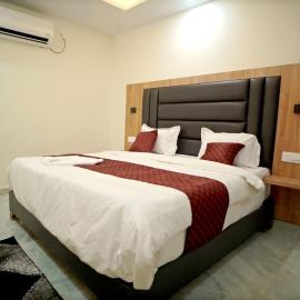 HoTEL RUDRA, hotel en Rudrapur