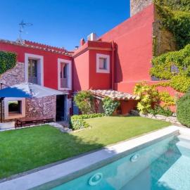 18th-century stone house with pool & castle views
