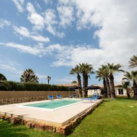 Villa Noemi - Pochi passi dal mare, hotelli Cava dʼAligassa