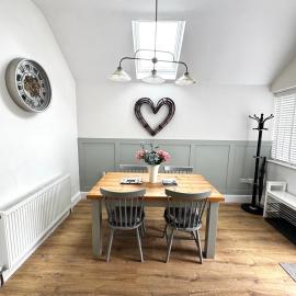 Wayside, Yorkshire Wolds Holiday Home, Sleeps 4, Parking