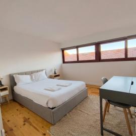 Gaia Apartments by the Wine Cellars, hotel in Vila Nova de Gaia