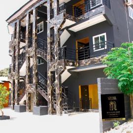 Hollywood Luxury Apartments, hotel a Kotu