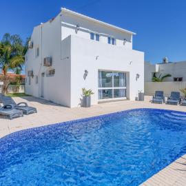 Oura - Large Villa - Private Pool - 5 Bedrooms, hotel a Albufeira