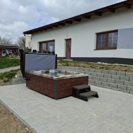 apartmany pod letištem s vířivkou