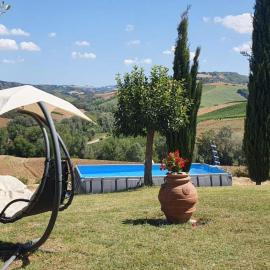 Casa Ricci, ξενοδοχείο σε Cossignano