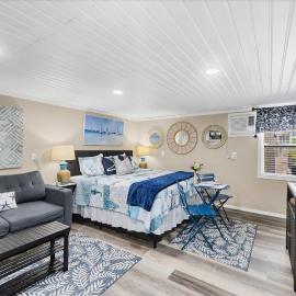 Bay Breeze Bungalow, hotel in Englewood