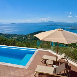 Elysian Hill Villa with private pool by DadoVillas, Hotel in Spartýlas