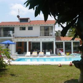 Casa 4 dormitorios en Condominio El Peñón, Girardot