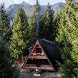 Mount Rainier A Frame w Cedar Hot Tub and Sauna