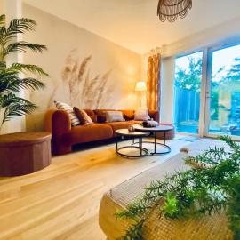 Superb House Sleeps 7 parking in Cambridge, hotel in Trumpington