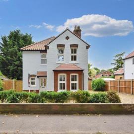 Earlham detached 4 bedroom House with ample private parking