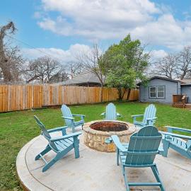 Walk to AT&T Stadium! Dream City Retreat 3BR2BA wFirepit & Modern Comforts