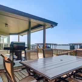 Boat, Fish, Unwind! Lakefront Livingston Getaway