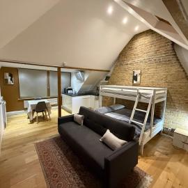 3 x Studios Golden Manor