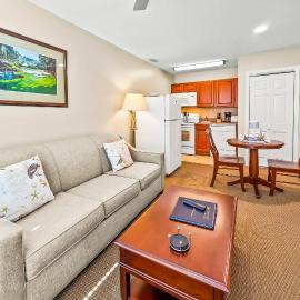 Cozy 1st floor condo with golf course view, hotel a New Bern