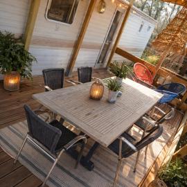 Mobil-home rénové tout confort, terrasse couverte, climatisation, arrivée autonome、Fourmiesのホテル