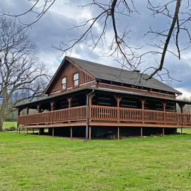 Chestnut Tree Lodge- 4Bedroom، فندق في Cosby