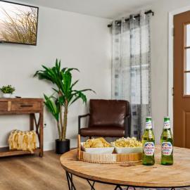 NEW! Clearwater Gem, 10 Min to Beach, 2 Min to Downtown Dunedin, King Bed, Hotel in Clearwater