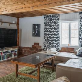 Timmerhus komplett mindre bostad med tillgång till stort servicehus, hotel em Ramsjö