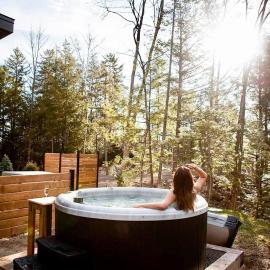 NEW! Luxe Nature Chalet Spa | Chic Shack Tremblant, хотел в La Conception