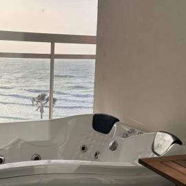 קו המים - Waterline סוויטות עם גקוזי הכי קרוב לים, hotel u gradu Netanja