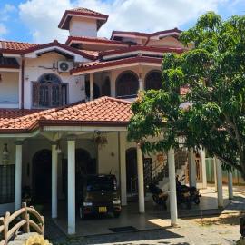 Winter Palace Lakeside, hotel a Embilipitiya