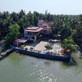 Suites by the Glaswater, hotel in Kalyānpur