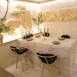 CENTAURIA Ancient Greek Luxury Suite 5' to Metro, Port Gate 7-8 & Cruises Gate 11-12: Pire'de bir otel