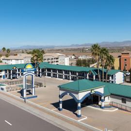 Days Inn by Wyndham Safford, AZ، فندق في Safford