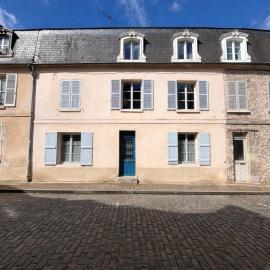 Maison de campagne en plein centre de Senlis, hotel din Senlis