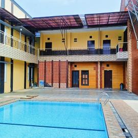 TwoSpaces Living at Matahari Homestay, Batu