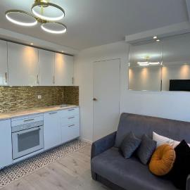 Nowoczesny Apartament - LUBIN- Centrum - 2 pokoje - 700 m od KGHM, מלון בלובין