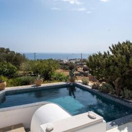 Villa Moon with Private Swimming Pool, hotel in Aspro Chorio Paros